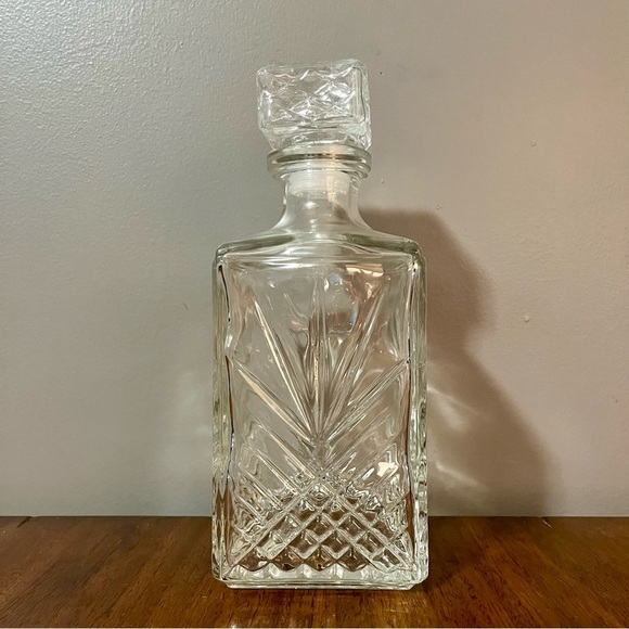 Beautiful Vintage WHISKEY/Tequi
Decanter 1960 Cut Glass With a fan design. Italy - Picture 3 of 11